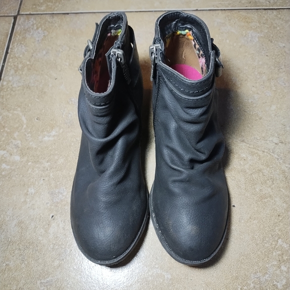 Blowfish Girls Genuine Leather Black Zip Up Booties Size 1 - Picture 2 of 8